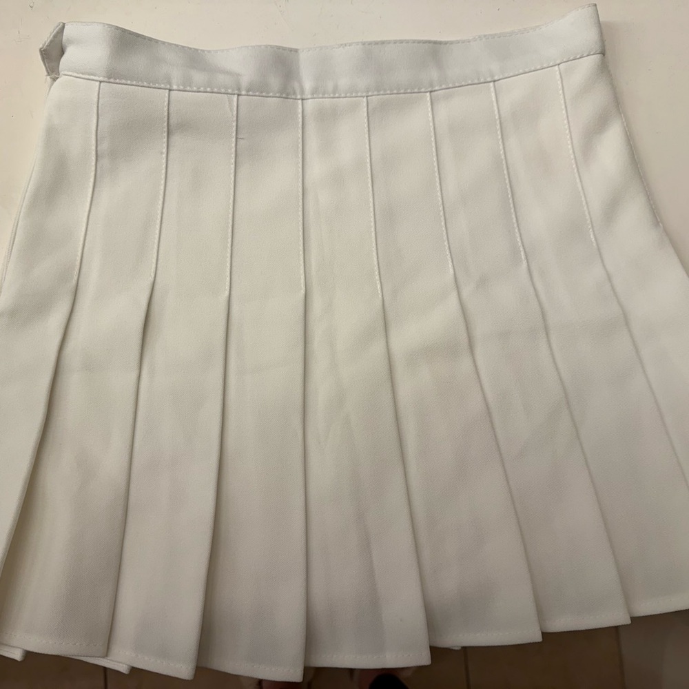 Elegant White Pleated Skirt